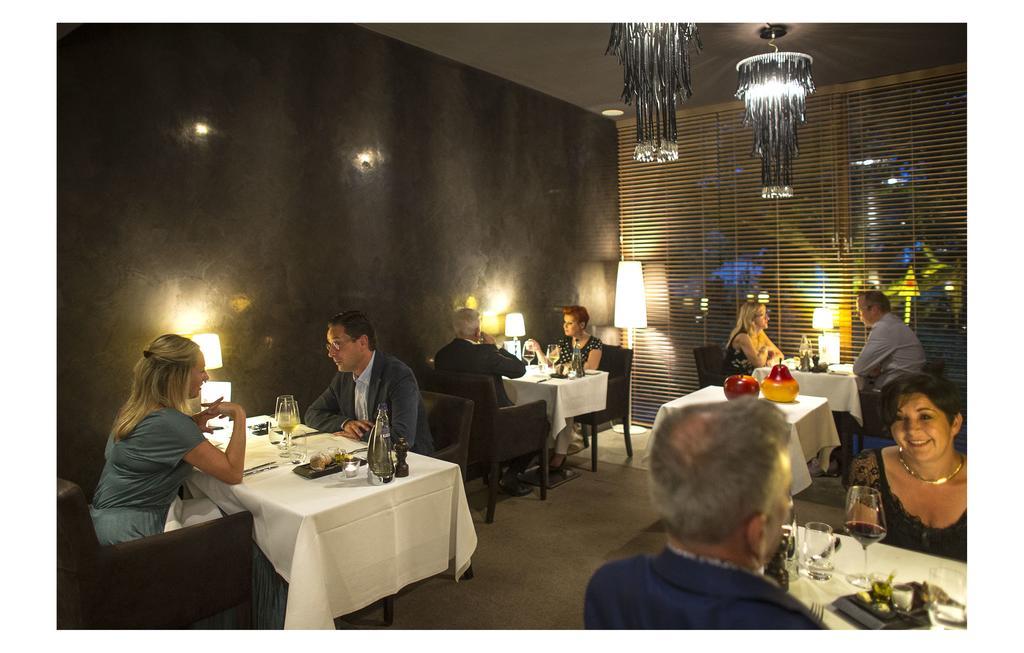 Hotel Restaurant Vous Le Vous Хасселт Экстерьер фото